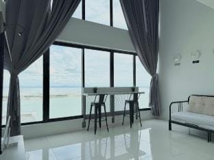 Sunrise Gurney Seaview 162 By IZ Apartment in George Town