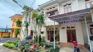 Omahomy Villa di Batu (Full House) Villa in Batu