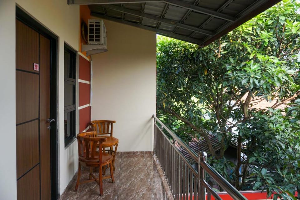 RedDoorz near Stasiun Kroya Hotel in Indonesia