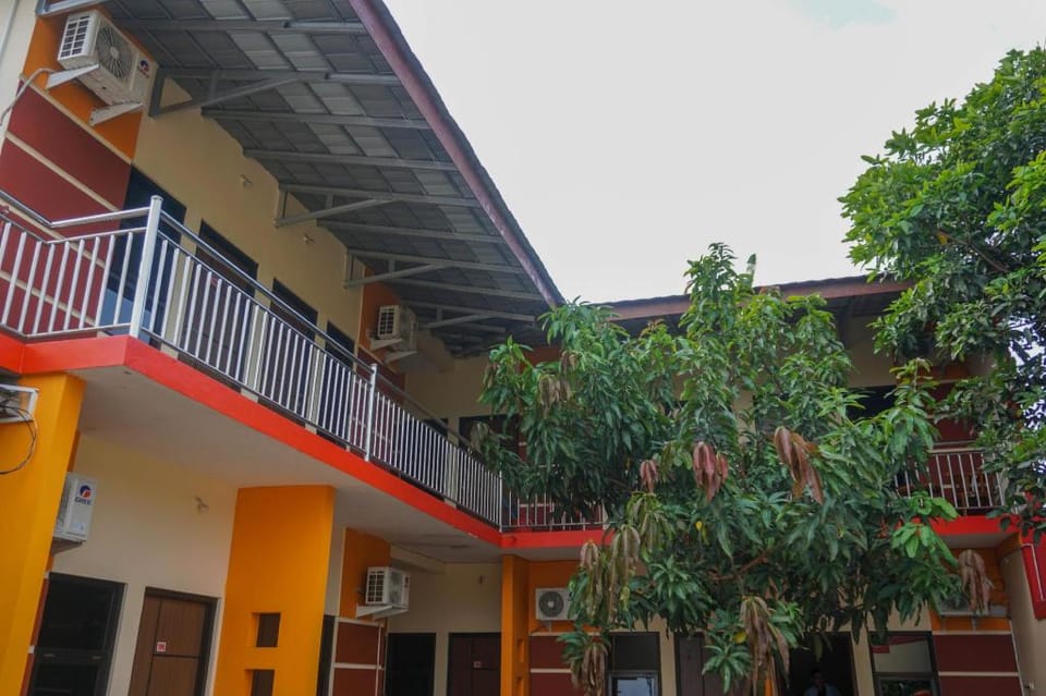RedDoorz near Stasiun Kroya Hotel in Indonesia