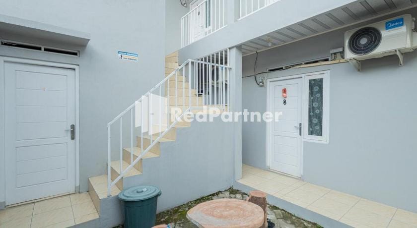 Atiq Homestay Syariah Mitra RedDoorz Hotel in Indonesia