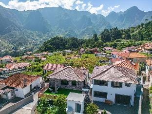 Basalt Dwelling I by Homie Apartment in Madeira District