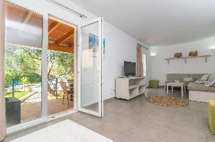 VILLA BLANCA - Beautiful villa with private swimming pool and free WIFI Apartment in Cala Ferrera