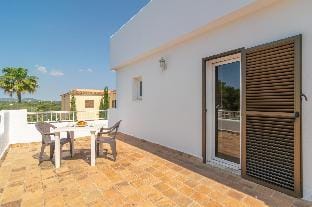 VILLA BLANCA - Beautiful villa with private swimming pool and free WIFI Apartment in Cala Ferrera
