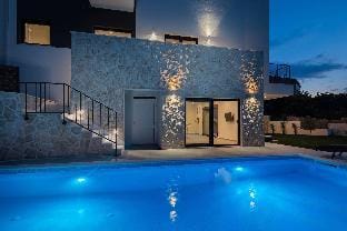 Salt in Trogir with 4 bedrooms and 4 bathrooms Apartment in Trogir