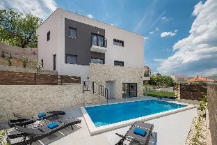 Salt in Trogir with 4 bedrooms and 4 bathrooms Apartment in Trogir