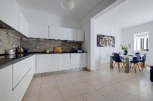 Seaside Bliss - 3BR Holiday Apartment, Sliema Apartment in Sliema