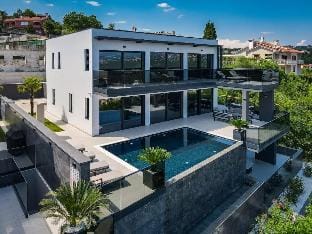 Titanium in Opatija with 3 bedrooms and 3 bathrooms Apartment in Opatija