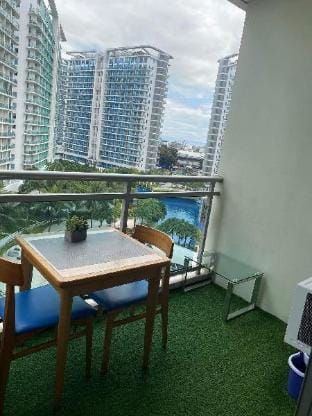 Azure Executive Room 1br Apartment in Paranaque