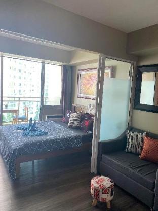 Azure Executive Room 1br Apartment in Paranaque