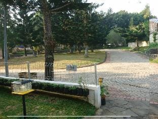Vila Greby kotabunga puncak 2kamar AC  view Taman Villa in West Java