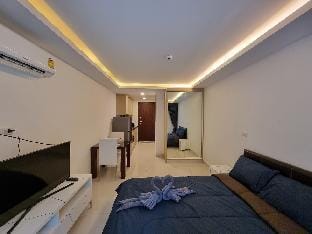 The Maldives Laguna Beach 3 by Pool access unit Apartment in Pattaya City