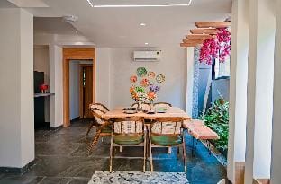 Suite room in a luxury villa Vacation rental in Bangladesh