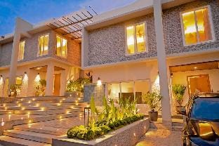 Suite room in a luxury villa Vacation rental in Bangladesh