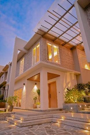 Suite room in a luxury villa Vacation rental in Bangladesh