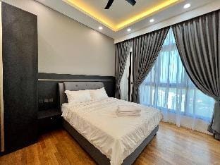 Paradigm Residence, Honeymoon by Guesthouse (2pax) Vacation rental in Johor Bahru