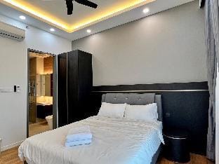 Paradigm Residence, Honeymoon by Guesthouse (2pax) Vacation rental in Johor Bahru