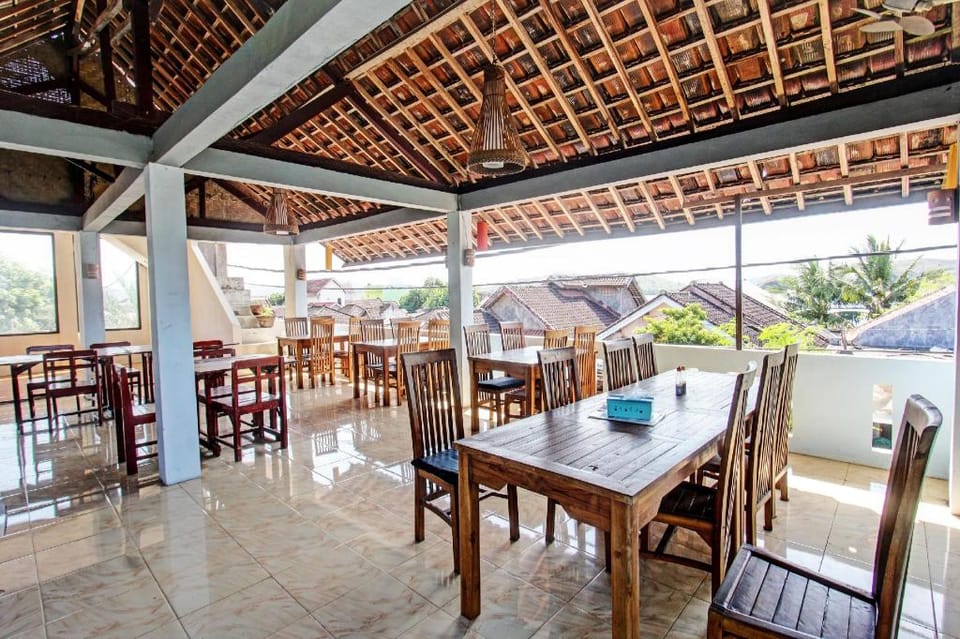 Capital O 92747 Ombak Cafe & Homestay Hotel in Pujut