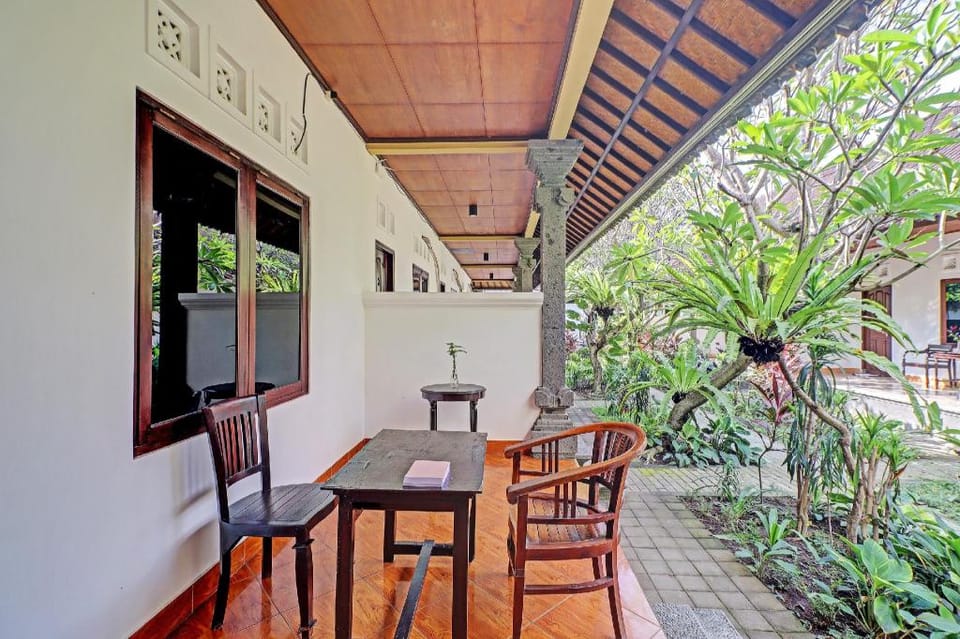 OYO 92752 882 Guest House Hotel in North Kuta