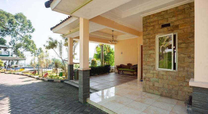 Urbanview Resort Syariah Khansa Cisarua Puncak by RedDoorz Hotel in Cisarua