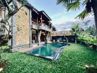 Villa Dewa Dewi 2 (3BR Private Villa) Villa in Ubud