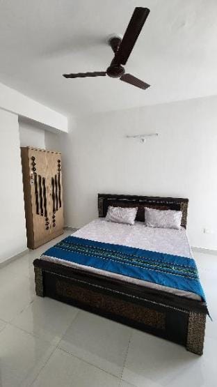 Clean and Cozy Family Home stay in 2 BHK flat Apartment in Uttar Pradesh
