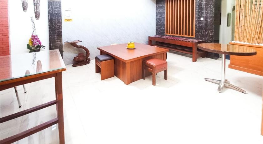 OYO Life 92785 Wisma Trubus  Syariah Hotel in East Java