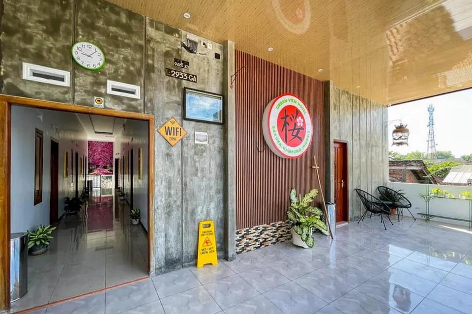 Urbanview Hotel Sakura Kampung Inggris Pare by RedDoorz Hotel in East Java