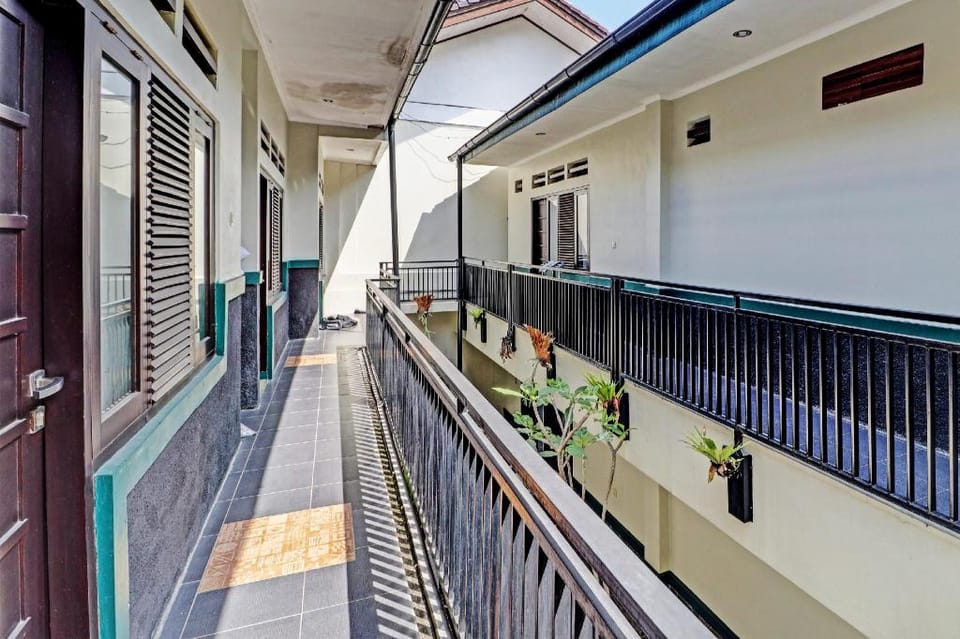Capital O 92705 Lea Residence Dago Syariah Hotel in Bandung