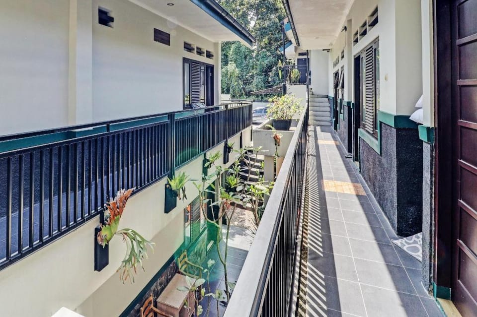 Capital O 92705 Lea Residence Dago Syariah Hotel in Bandung
