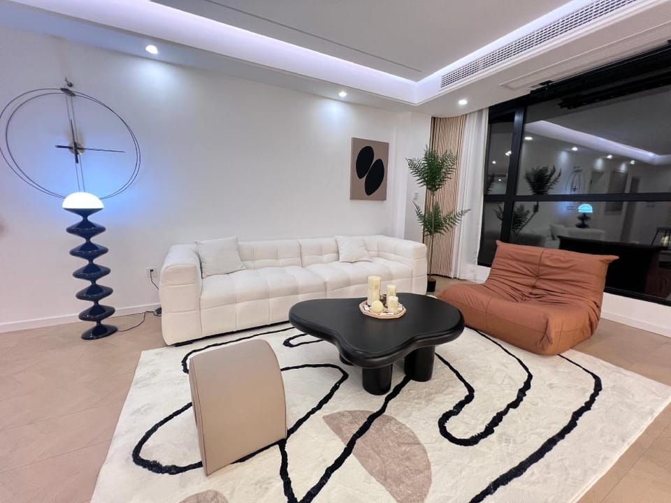 Xintiandi Design Apartment 3 Bedroom 2 Bathroom Apartment in Shanghai