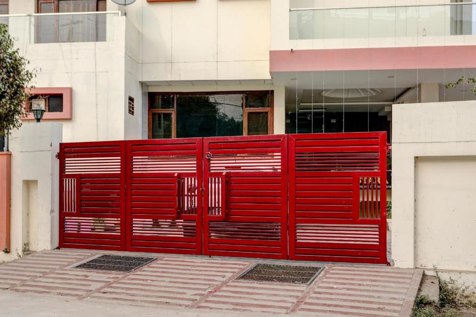 Super Townhouse Gomti Nagar Sector 1 Formerly The Gahmar Inn Hotel in Lucknow