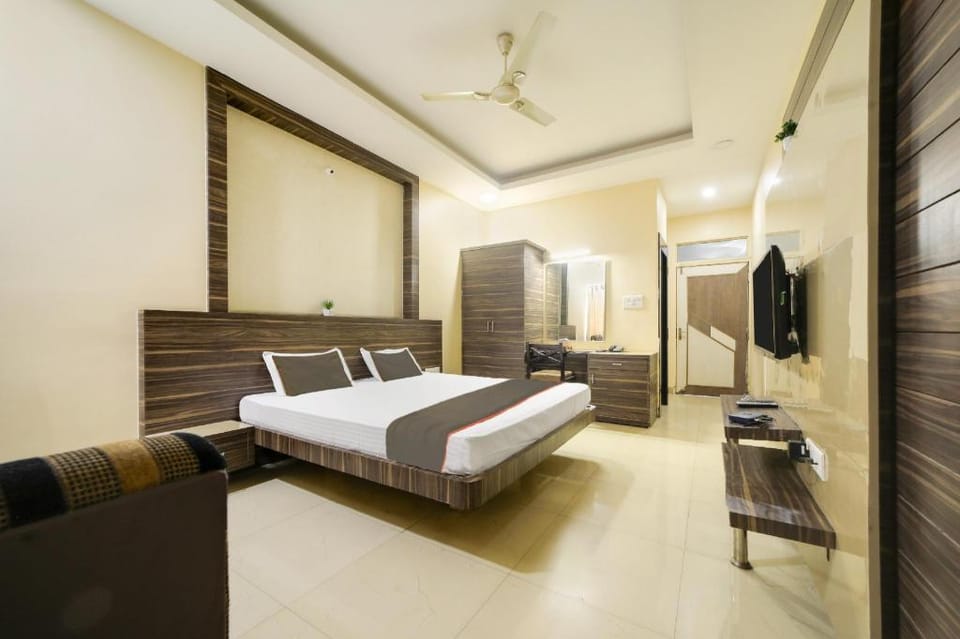 Collection O Hotel Silver Inn Hotel in India