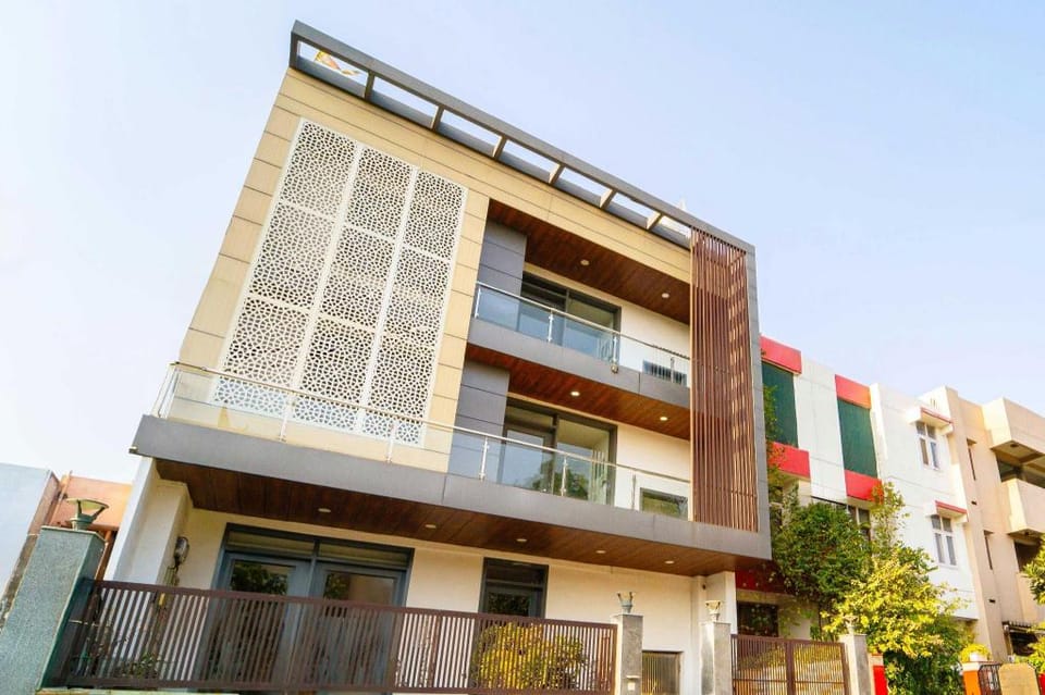 Treebo Luxury Stay Premium Inn Hotel in Noida