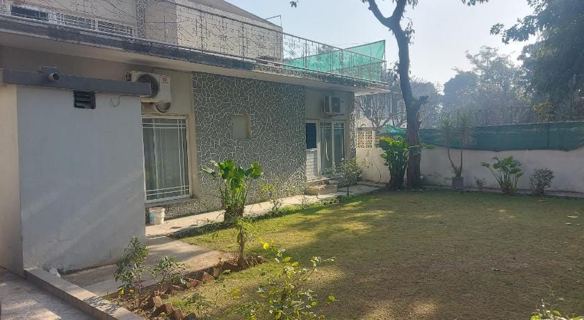 Arena Lodge Guesthouse Bed and Breakfast in Islamabad