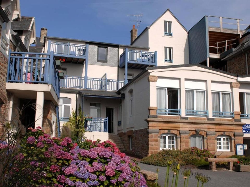 Fine apartment with sea view Hotel in Trégastel