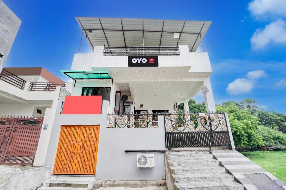 Hotel O Om Sai Bhawan Hotel in Varanasi