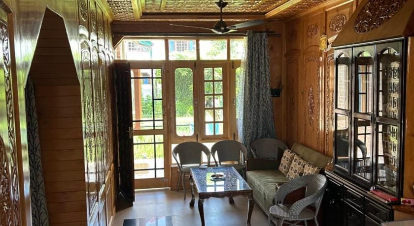 The Local B&B Bed and Breakfast in India
