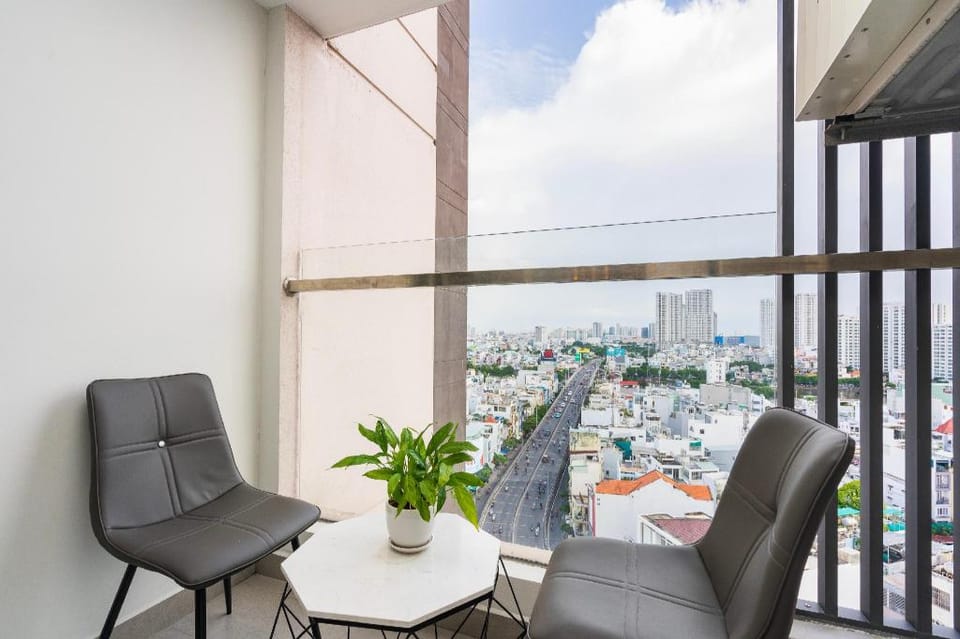 The Silver Vinh Hội Apartment Hotel in Ho Chi Minh City