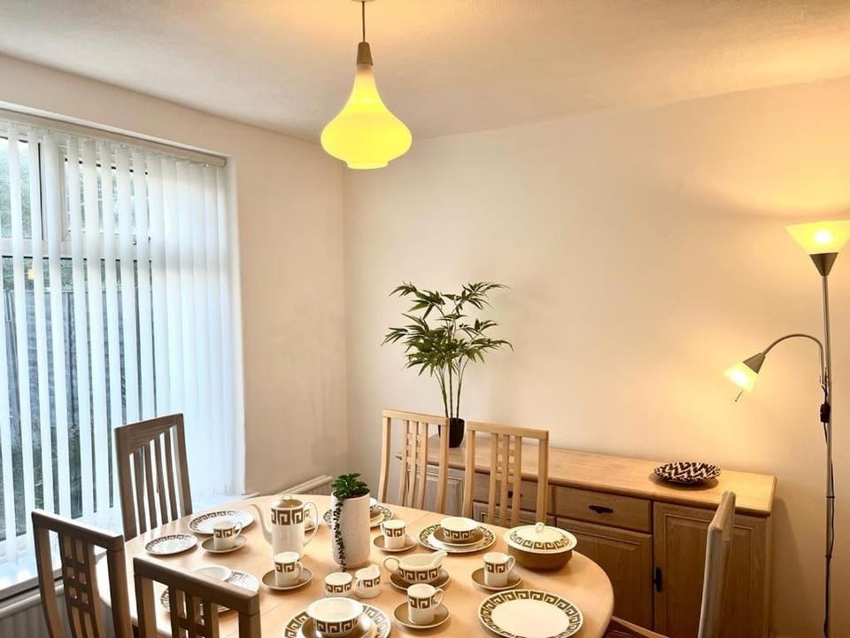 Spacious 3 Bedroom House - Sleeps 5 Apartment in England