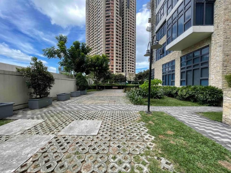 Cozy spacious place @ the heart of Manila Apartment in Makati
