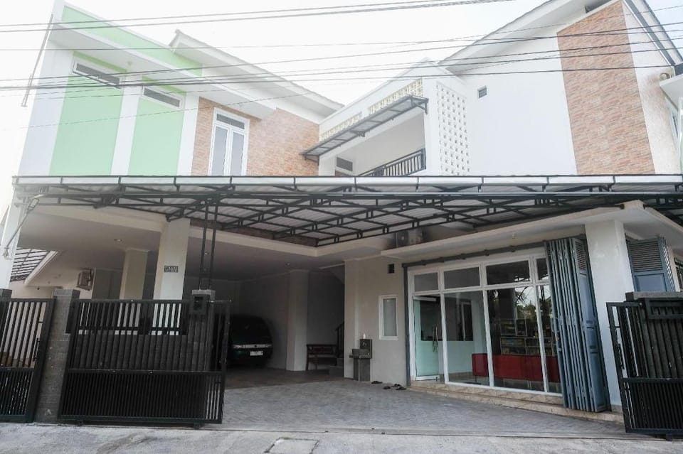 RedDoorz Syariah near Transmart Pabelan Solo Hotel in Special Region of Yogyakarta