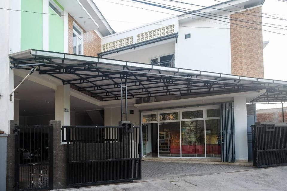 RedDoorz Syariah near Transmart Pabelan Solo Hotel in Special Region of Yogyakarta