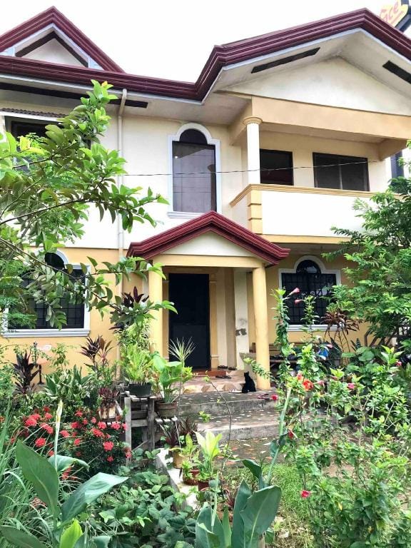 Budget AC Room3, Near Hagnaya Port & White Beaches Vacation rental in Central Visayas