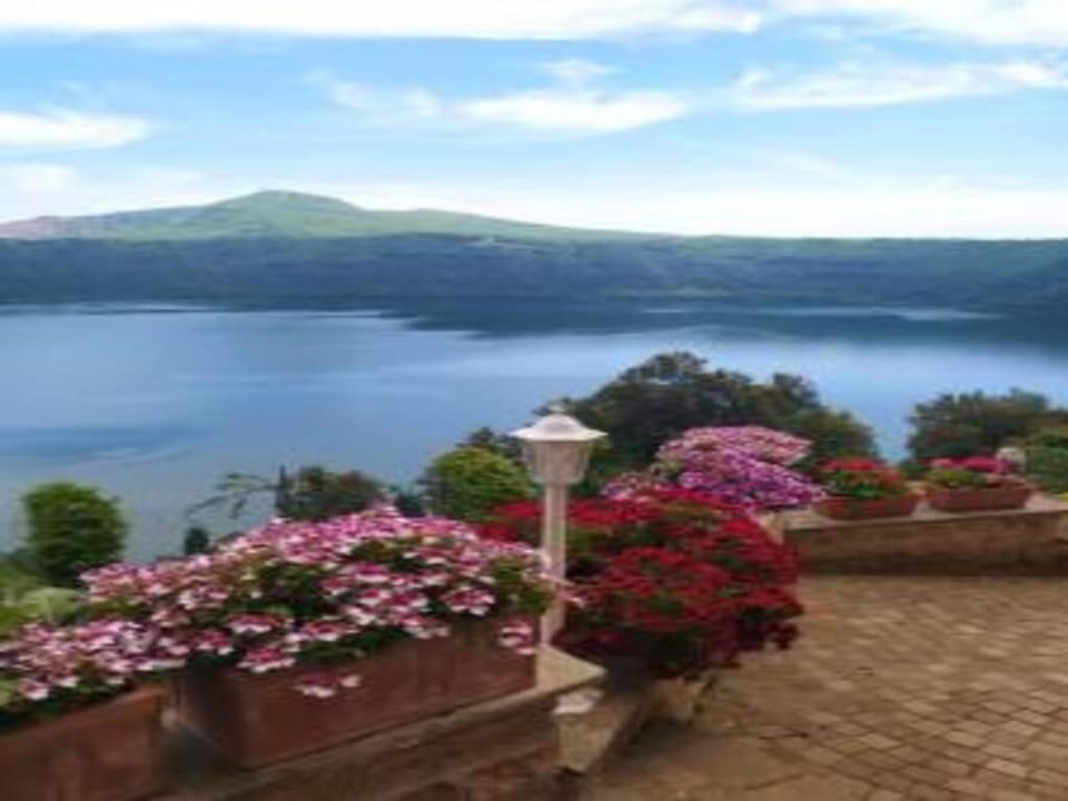 Accommodation with lake view with jacuzzi Apartment in Lazio