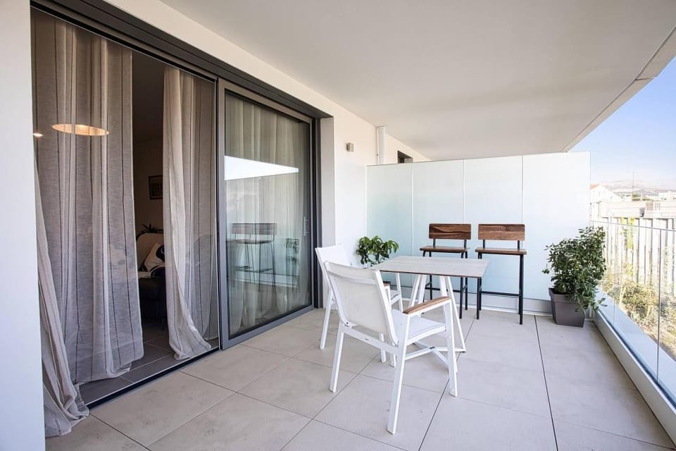 Superb 3 p apartment, 10 mins from the beach with swimming pool and parking Apartment in Marseille