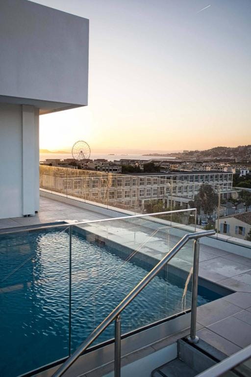 Superb 3 p apartment, 10 mins from the beach with swimming pool and parking Apartment in Marseille