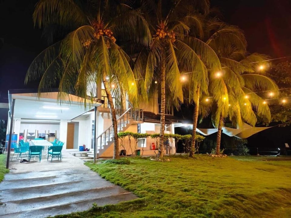 Oslob Seacoast Resort Country House in Oslob