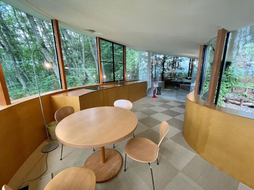 Karuizawa House A unique design house protruding from the slope, utilizing the terrain as it is Vacation rental in Karuizawa