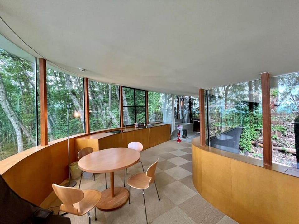 Karuizawa House A unique design house protruding from the slope, utilizing the terrain as it is Vacation rental in Karuizawa